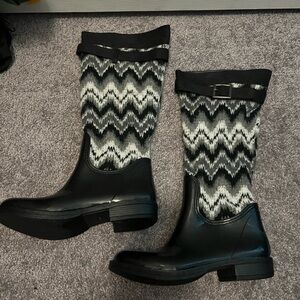 Stylish Black and Gray Women's Boots